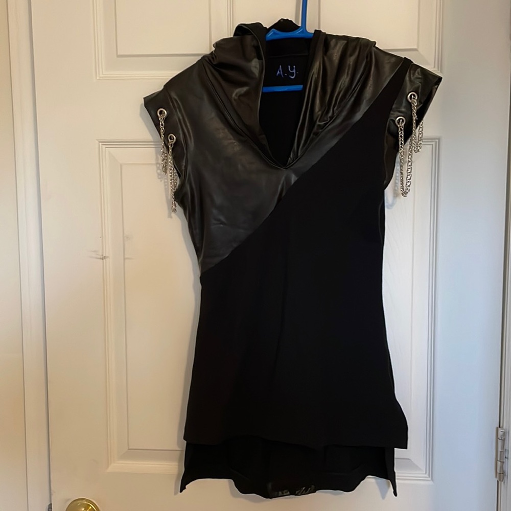 Sleeveless urban hoodie